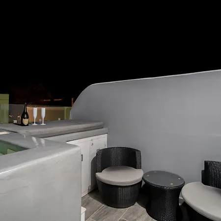 Oasis Suites Fira 3*