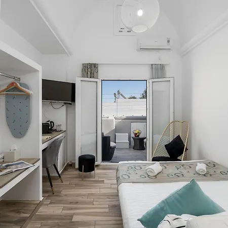 Oasis Suites Fira Hotel 3*