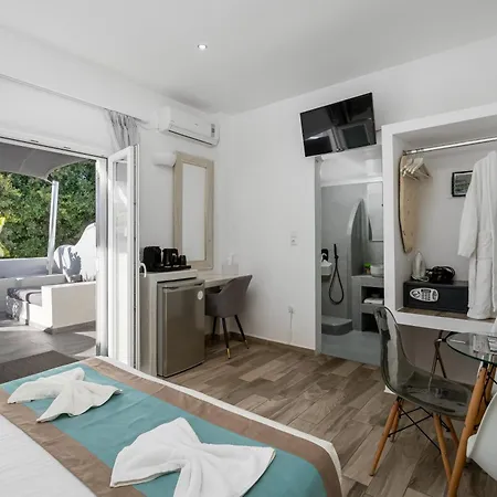 Oasis Suites Fira 3*