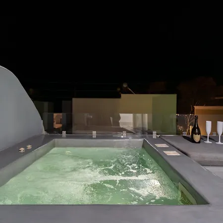 Oasis Suites Fira Hotel 3*